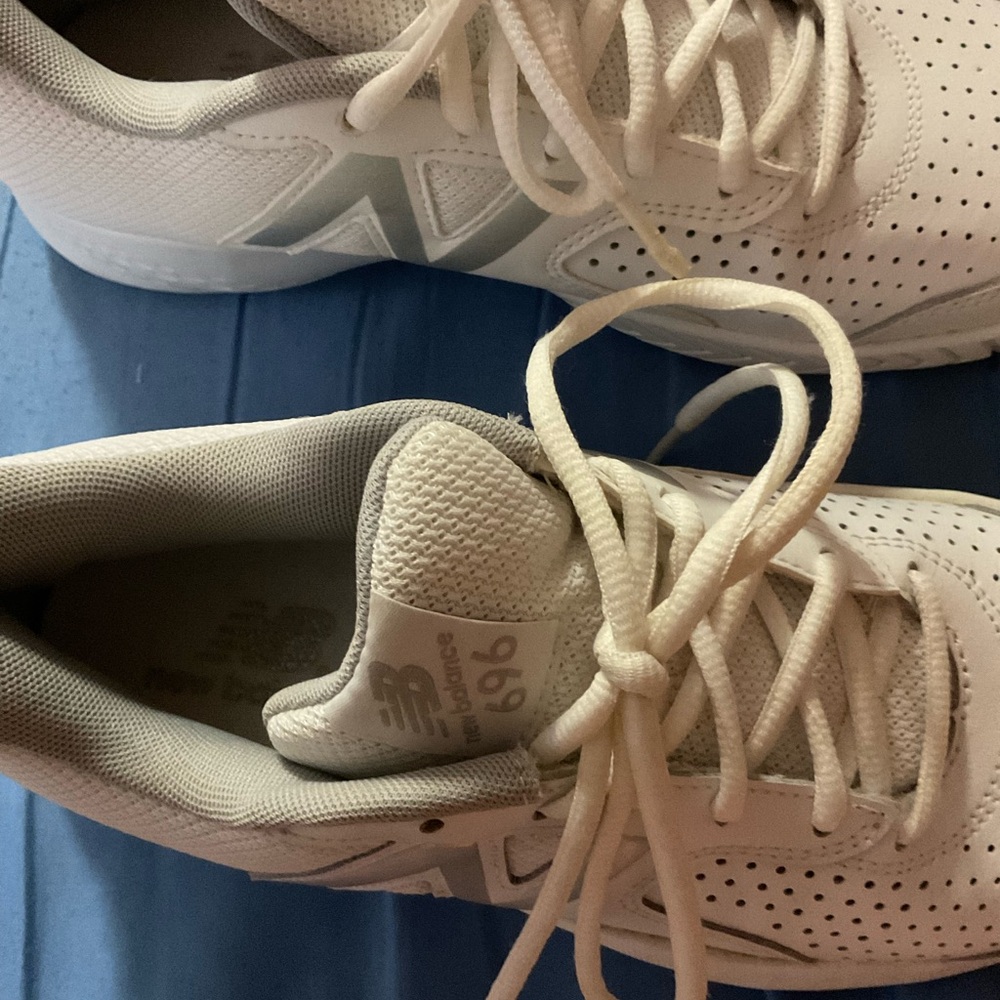 New Balance 696 court shoe, size 9 medium, used